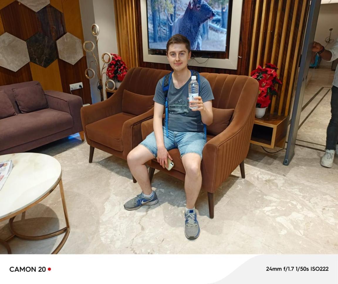 Hotel Glitz - Walk In From New Delhi Railway Station Extérieur photo