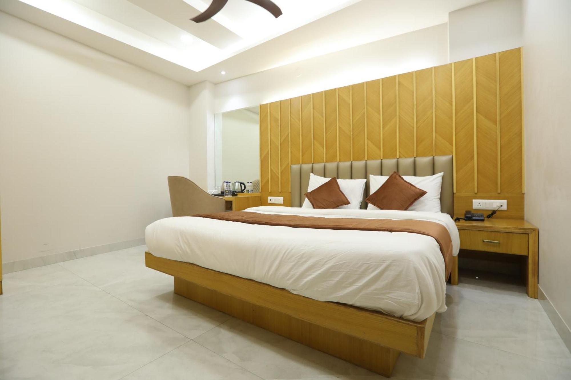 Hotel Glitz - Walk In From New Delhi Railway Station Extérieur photo
